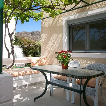 Artemis Village & شقة فندقية