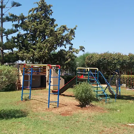 Artemis Village & شقة فندقية