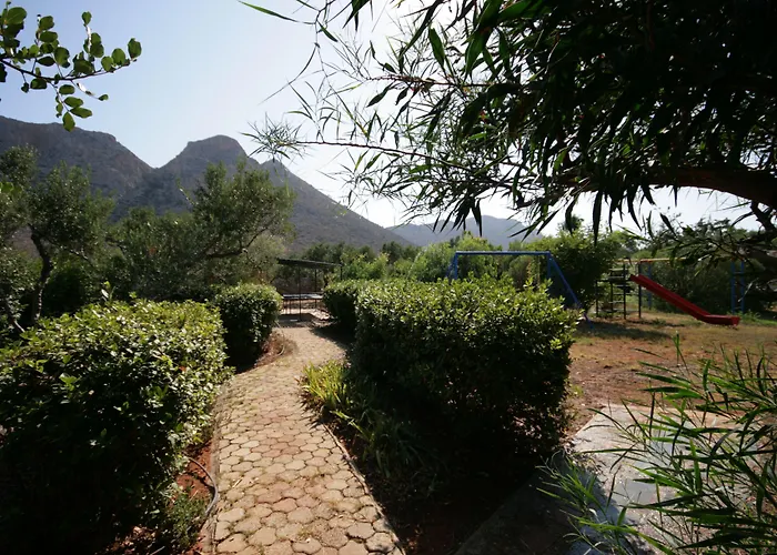 Artemis Village & 4* Stavrós