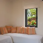 아파트호텔 Artemis Village & 4*