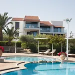 아파트호텔 Artemis Village & 4*