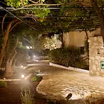 아파트호텔 Artemis Village & 4*