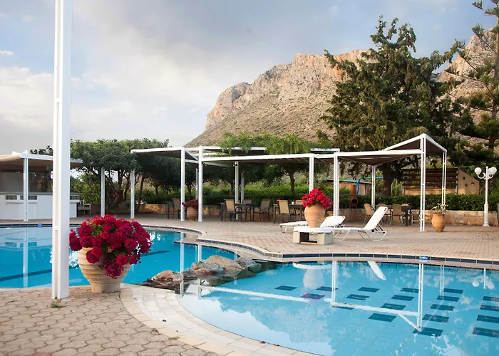 Aparthotel Artemis Village & 4*