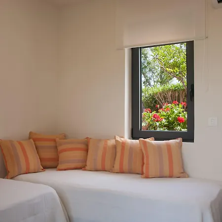 Aparthotel Artemis Village & 4*