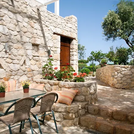 Artemis Village & 4*