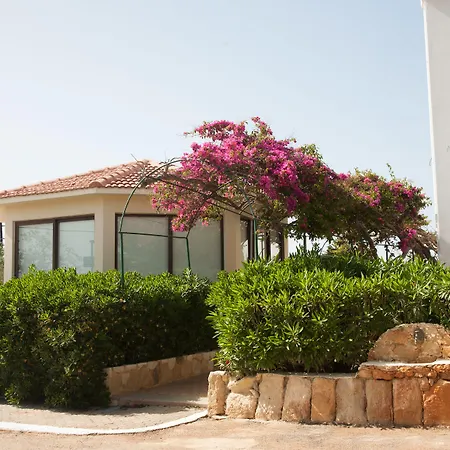 Artemis Village & 4* Stavrós