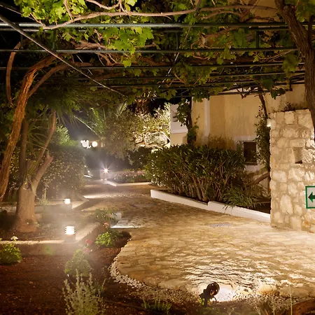 Aparthotel Artemis Village & 4*