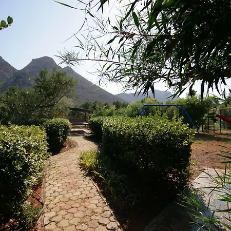 Artemis Village & 4* Stavrós