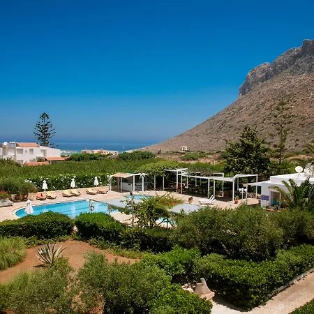 Artemis Village & 4*