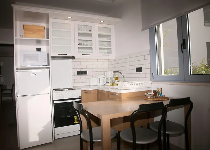 Artemis Village & 4* Stavrós