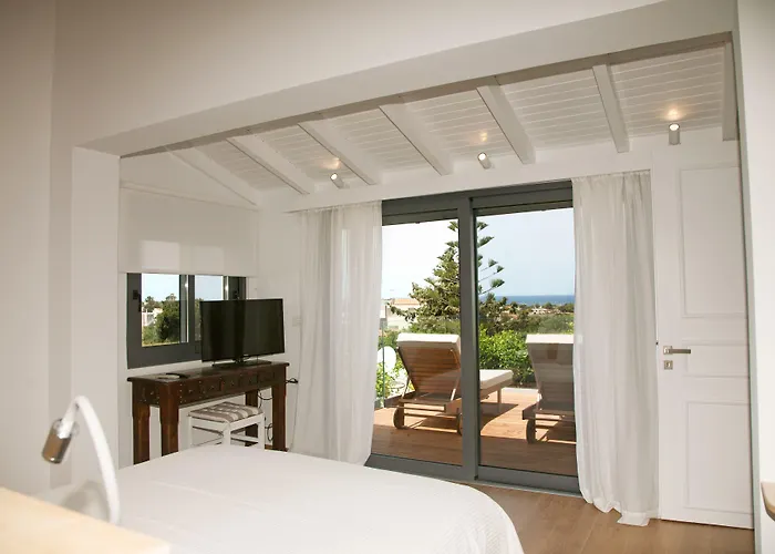 Artemis Village & 4* Stavrós