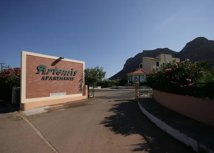 Artemis Village & 4* Stavrós